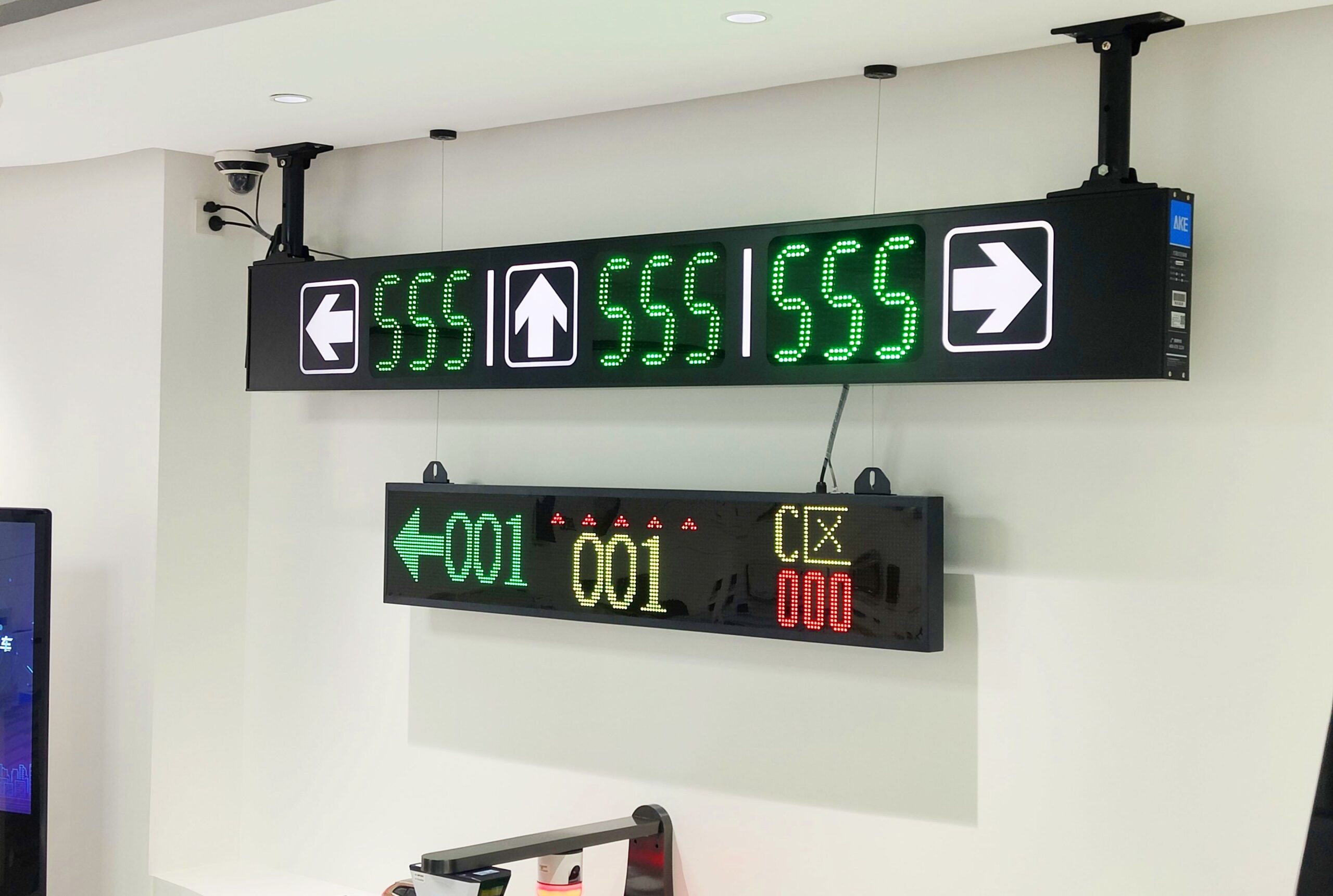 Indoor parking guidance display installed in the AKE showroom