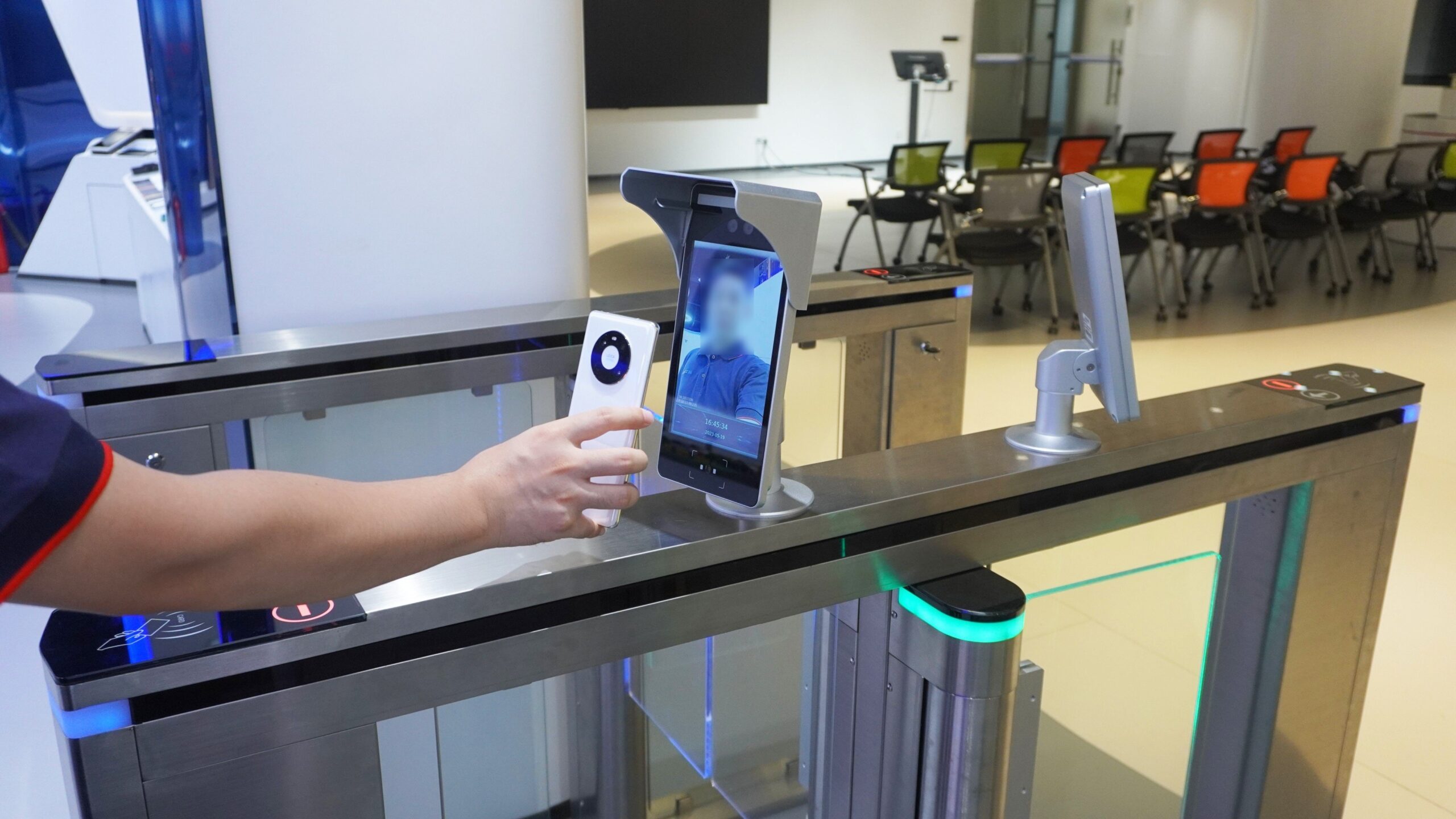 Smart pedestrian access system in the AKE showroom