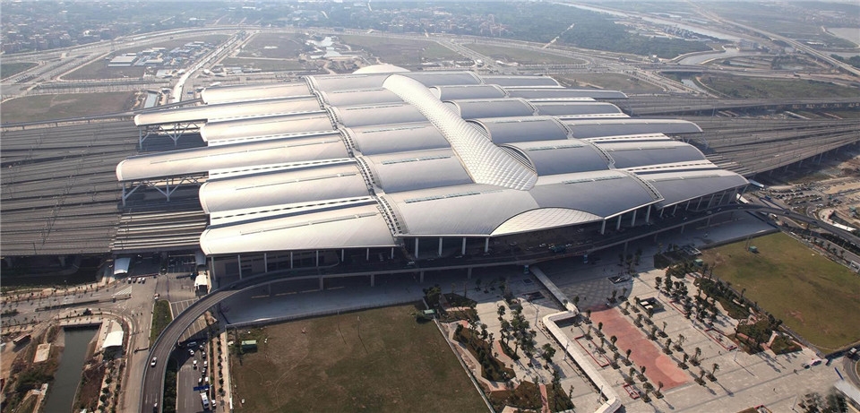 Guangzhou South Railway Station: entrance and building overview