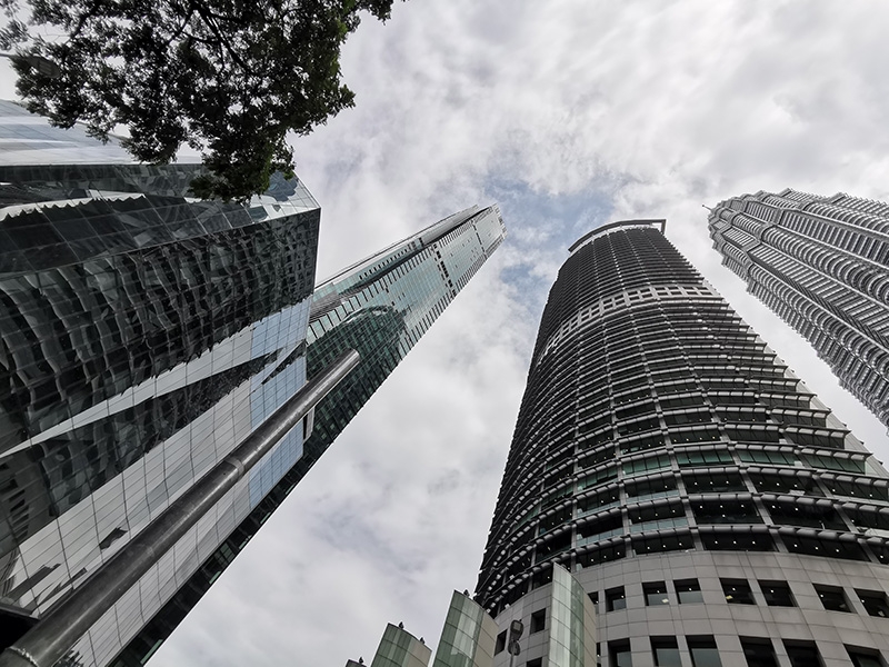 The Kuala Lumpur setting and hotel building