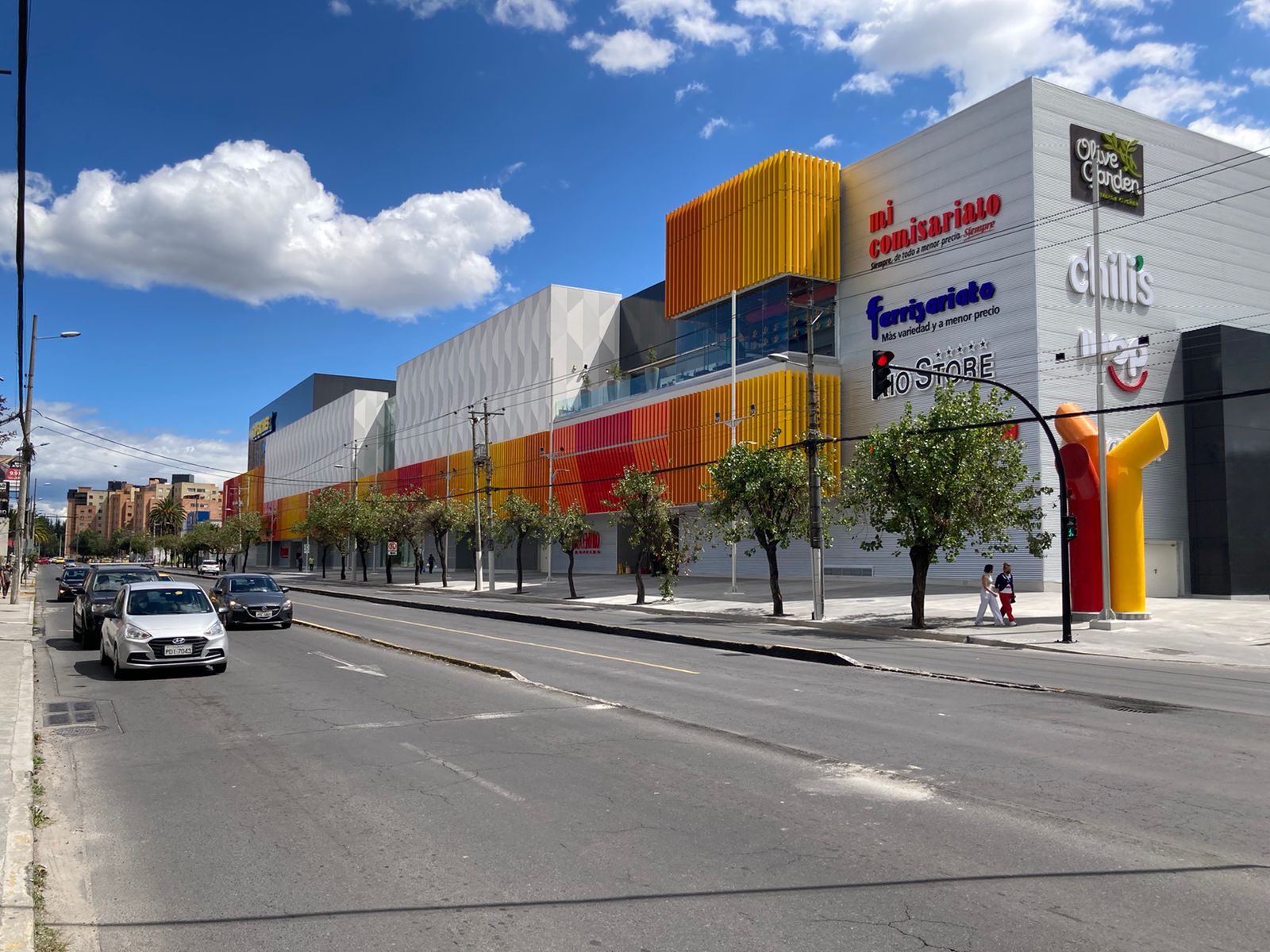 Riocentro Shopping Quito exterior from the same project photo archive.